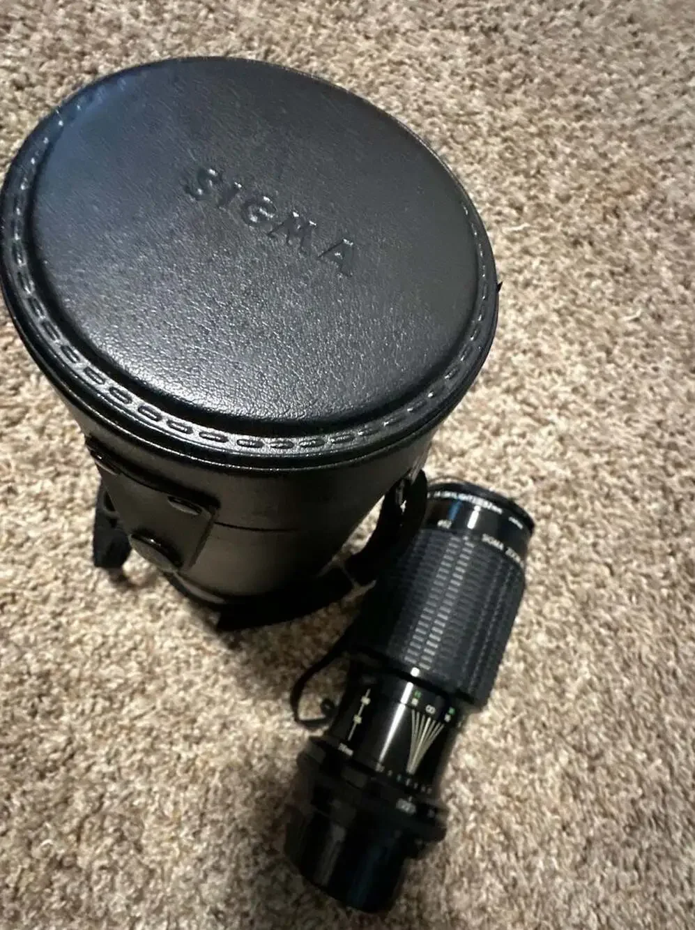 Rokinon‎ 70-210mm f/3.5-4.5 Zoom Macro Lens for Canon FD Mount